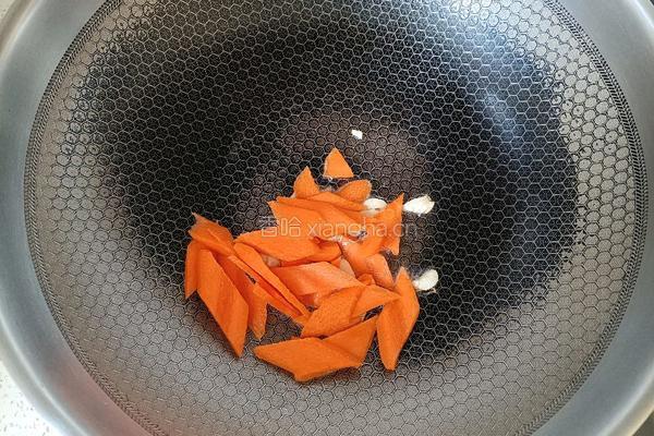 芹菜炒胡萝卜的做法图解6