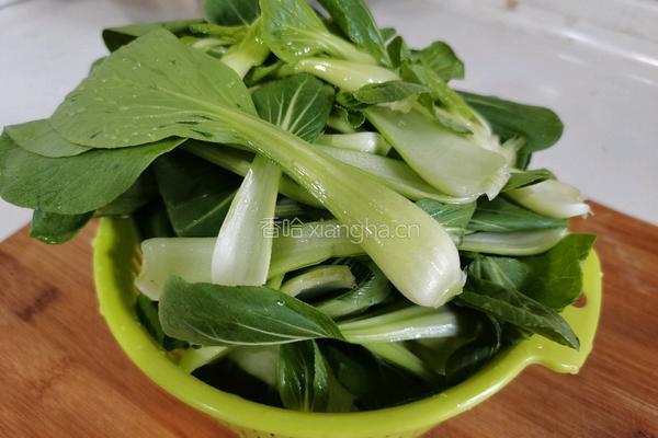 猪油渣炒小棠菜的做法图解4