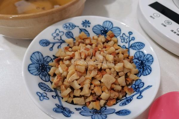 猪油渣炒小棠菜的做法图解2