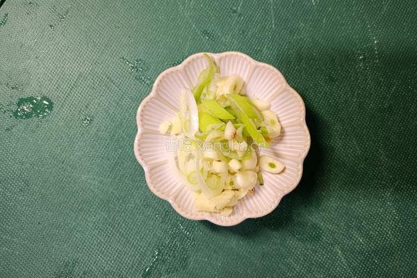 香菇油菜的做法图解1