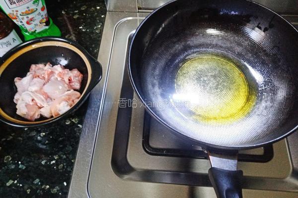 酱香鸡腿香菇焖土豆的做法图解3