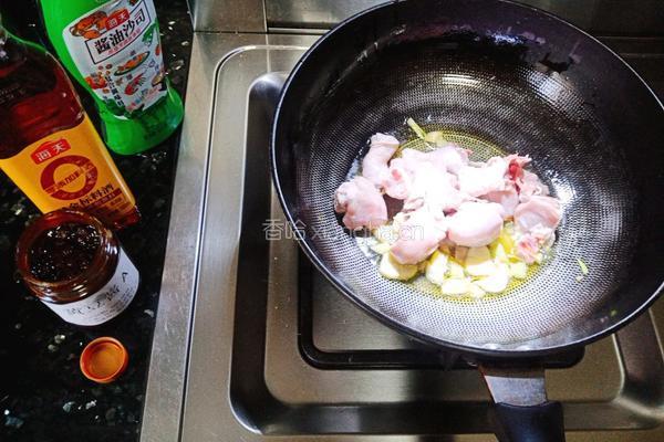 酱香鸡腿香菇焖土豆的做法图解4