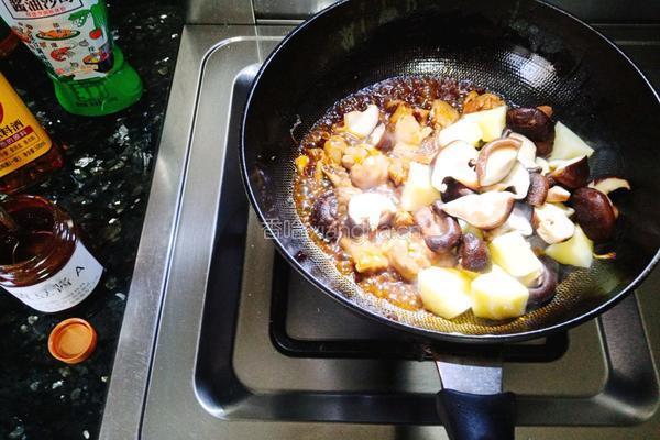 酱香鸡腿香菇焖土豆的做法图解8