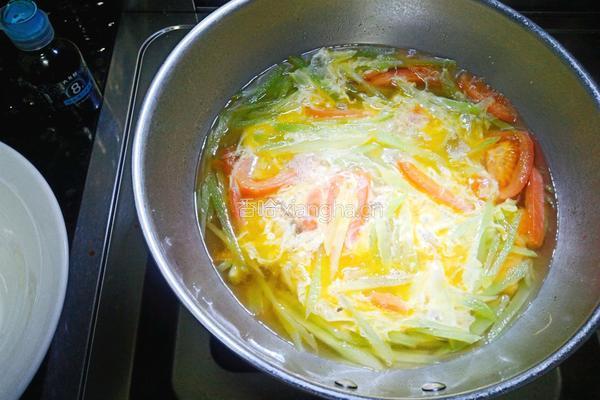 莴笋西红柿鸡蛋汤的做法图解7