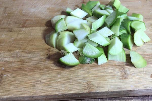萝卜炖黄豆的做法图解2