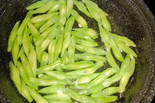 火腿炒四季豆的做法图解2