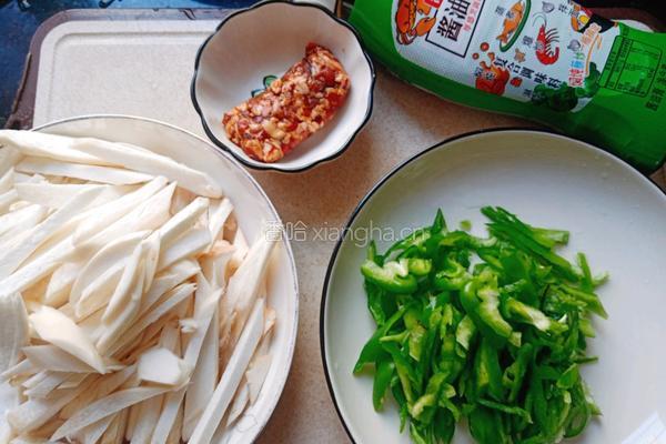 杏鲍菇肉沫炒辣椒的做法图解2