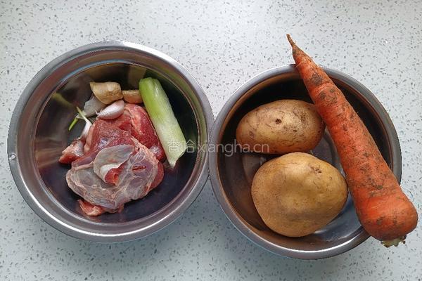 土豆胡萝卜炖牛肉的做法图解2
