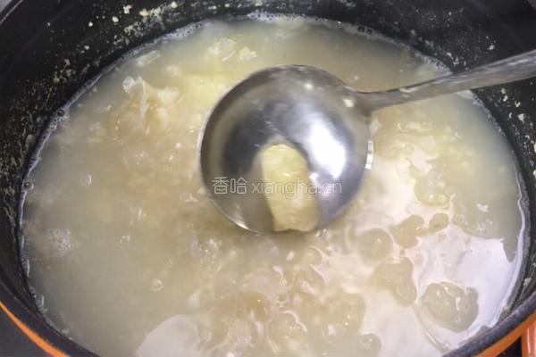 枸杞银耳粥的做法图解5