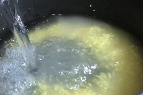 猪血小米粥的做法图解3