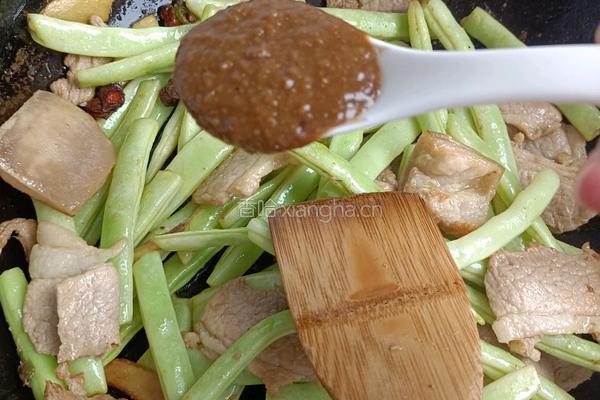 一锅出 土豆炖豆角烀饼的做法图解7