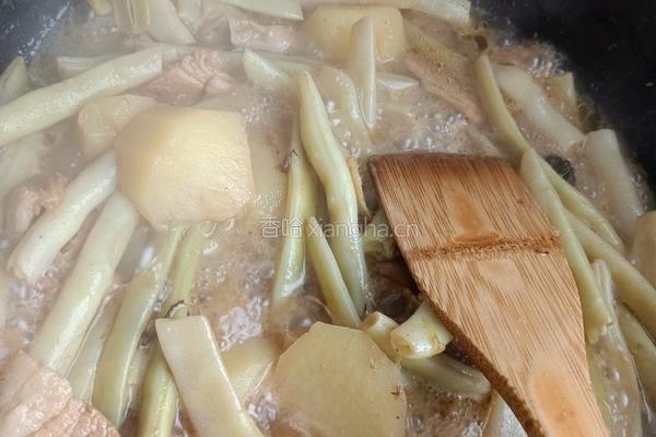 一锅出 土豆炖豆角烀饼的做法图解23