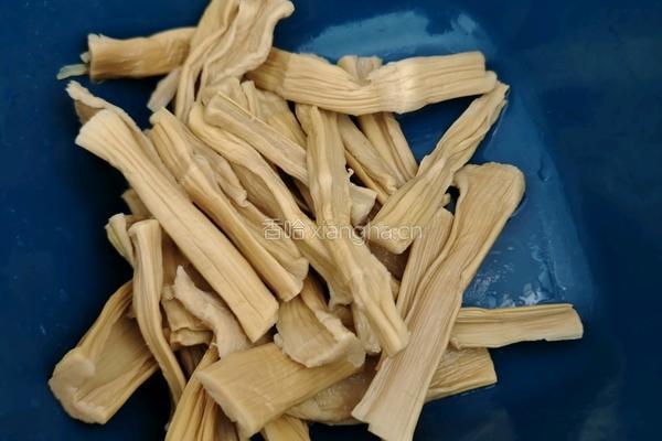 笋干烧肉的做法图解1