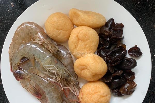丝瓜鱼腐汤的做法图解1