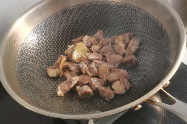 西红柿炖牛腩的做法图解1