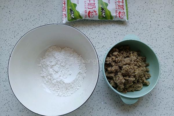 糯米丸子牛奶绿豆沙的做法图解2