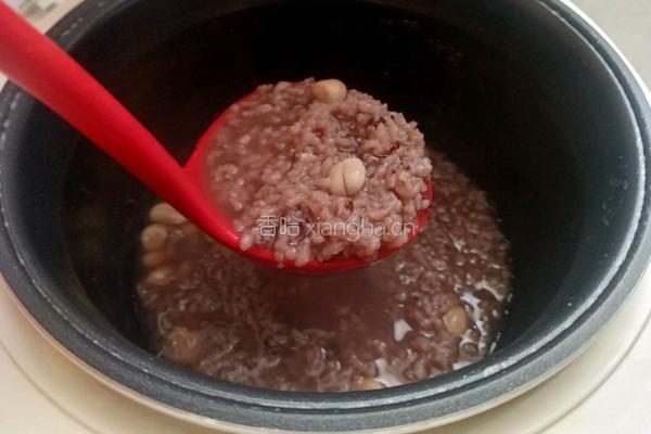 黑米花生粥的做法图解6