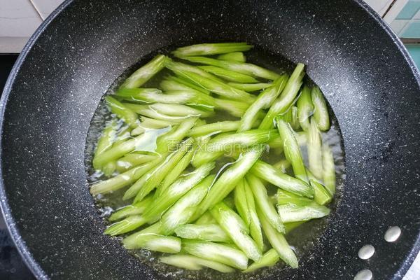 芹菜炒香干的做法图解5