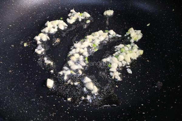 金针菇炒鸡蛋的做法图解8