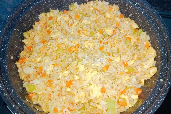 芹菜胡萝卜蛋炒饭的做法图解7