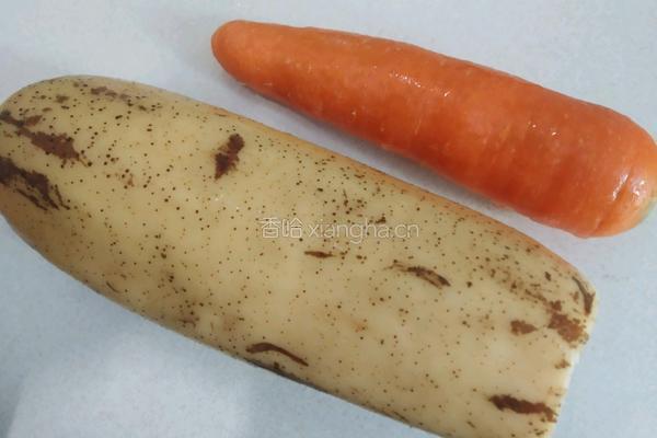 莲藕胡萝卜排骨汤的做法图解1