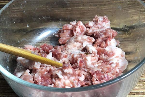 汆烫圆子的做法图解1