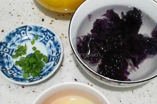 西红柿紫菜蛋花汤的做法图解2