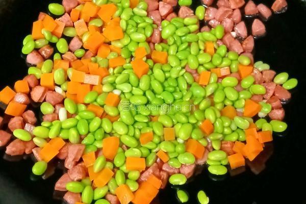 香肠炒毛豆米的做法图解7