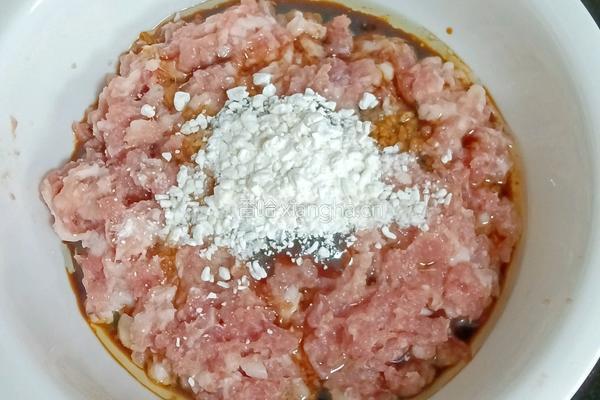 猪肉玉米煎饺的做法图解2
