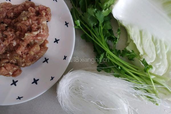 肉丸芽白粉丝汤的做法图解1