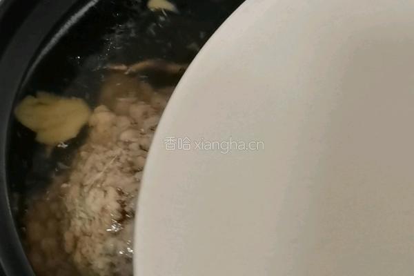 羊肚菌炖肉汁的做法图解4