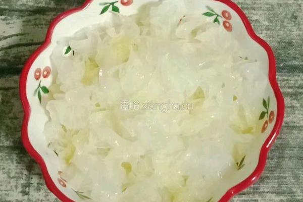 雪梨南瓜银耳羹的做法图解2