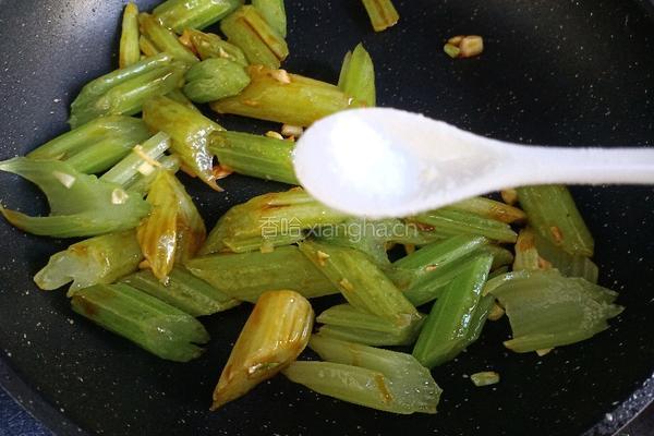 西芹炒鸡蛋的做法图解8