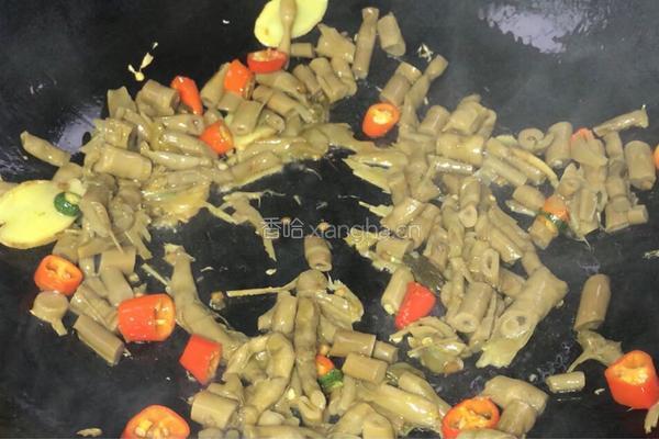 酸笋炒藕丁的做法图解6