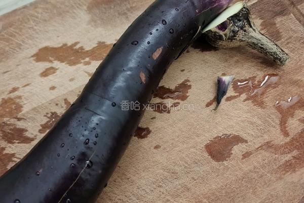 油焖茄子的做法图解1