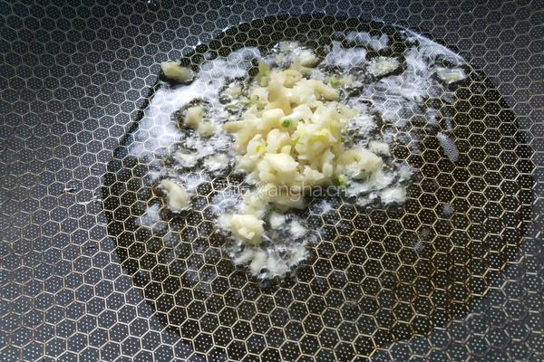 莴笋木耳鸡蛋干的做法图解4