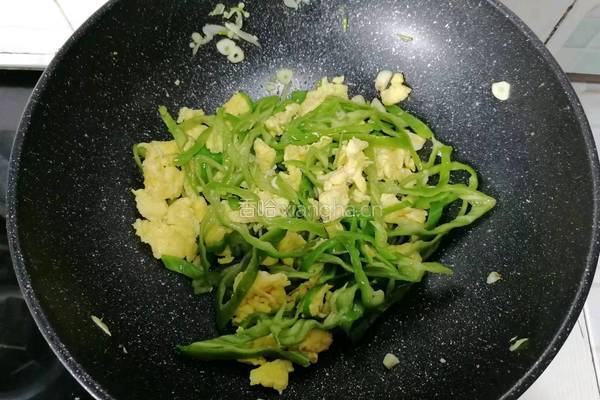 青椒炒鸡蛋的做法图解11