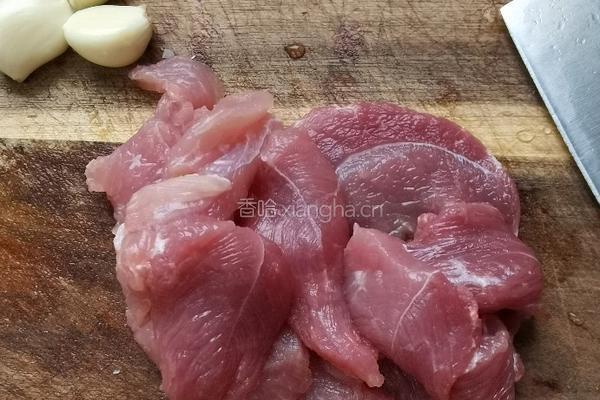 青椒炒肉的做法图解1