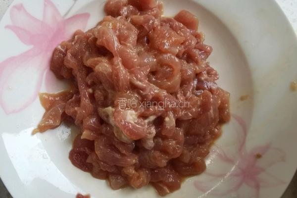 青椒炒肉的做法图解2