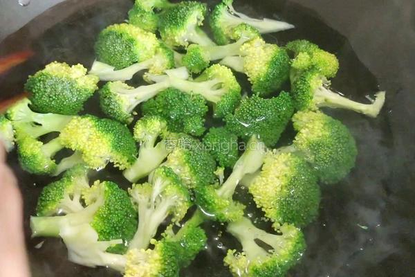 鸡肉西兰花的做法图解4