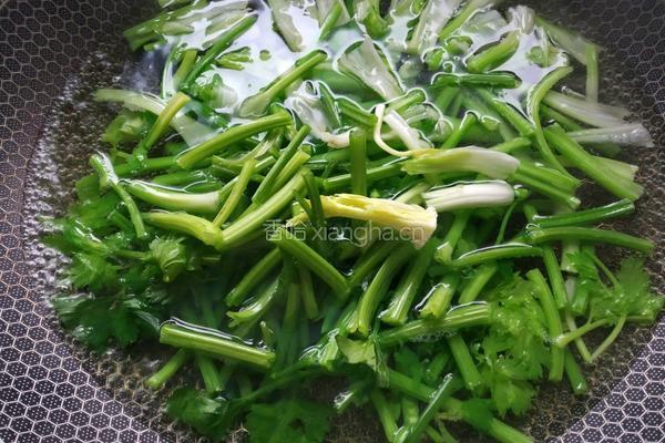 芹菜牛百叶的做法图解3