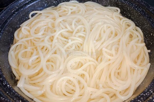 甄选番茄烩肉酱意面的做法图解4