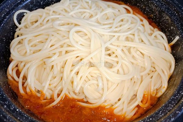 甄选番茄烩肉酱意面的做法图解8