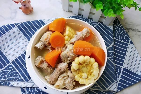 胡萝卜玉米排骨汤的做法图解10