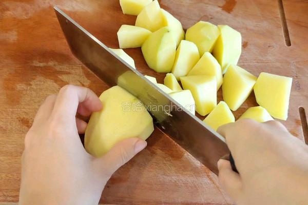 土豆焖翅根的做法图解6