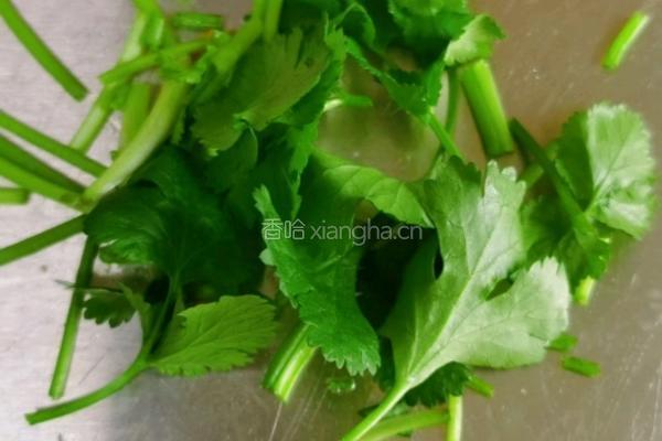 金针菇拌干豆腐胡萝卜丝的做法图解1