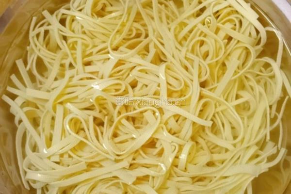 金针菇拌干豆腐胡萝卜丝的做法图解10