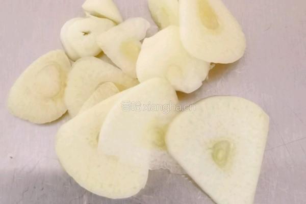 山药粉丝胡萝卜炒甘蓝的做法图解1