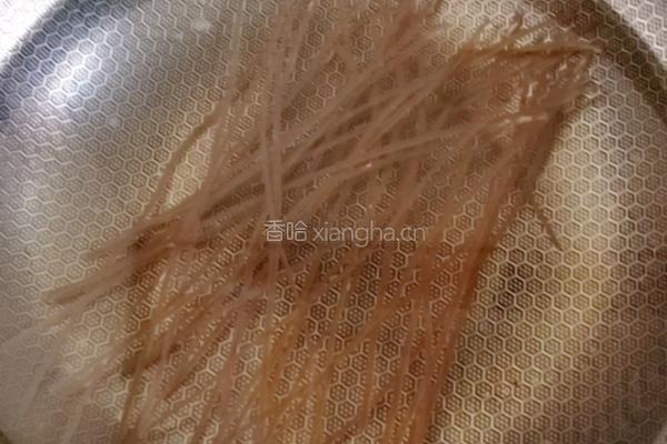 山药粉丝胡萝卜炒甘蓝的做法图解3