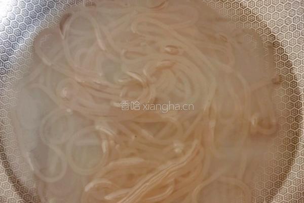 山药粉丝胡萝卜炒甘蓝的做法图解4